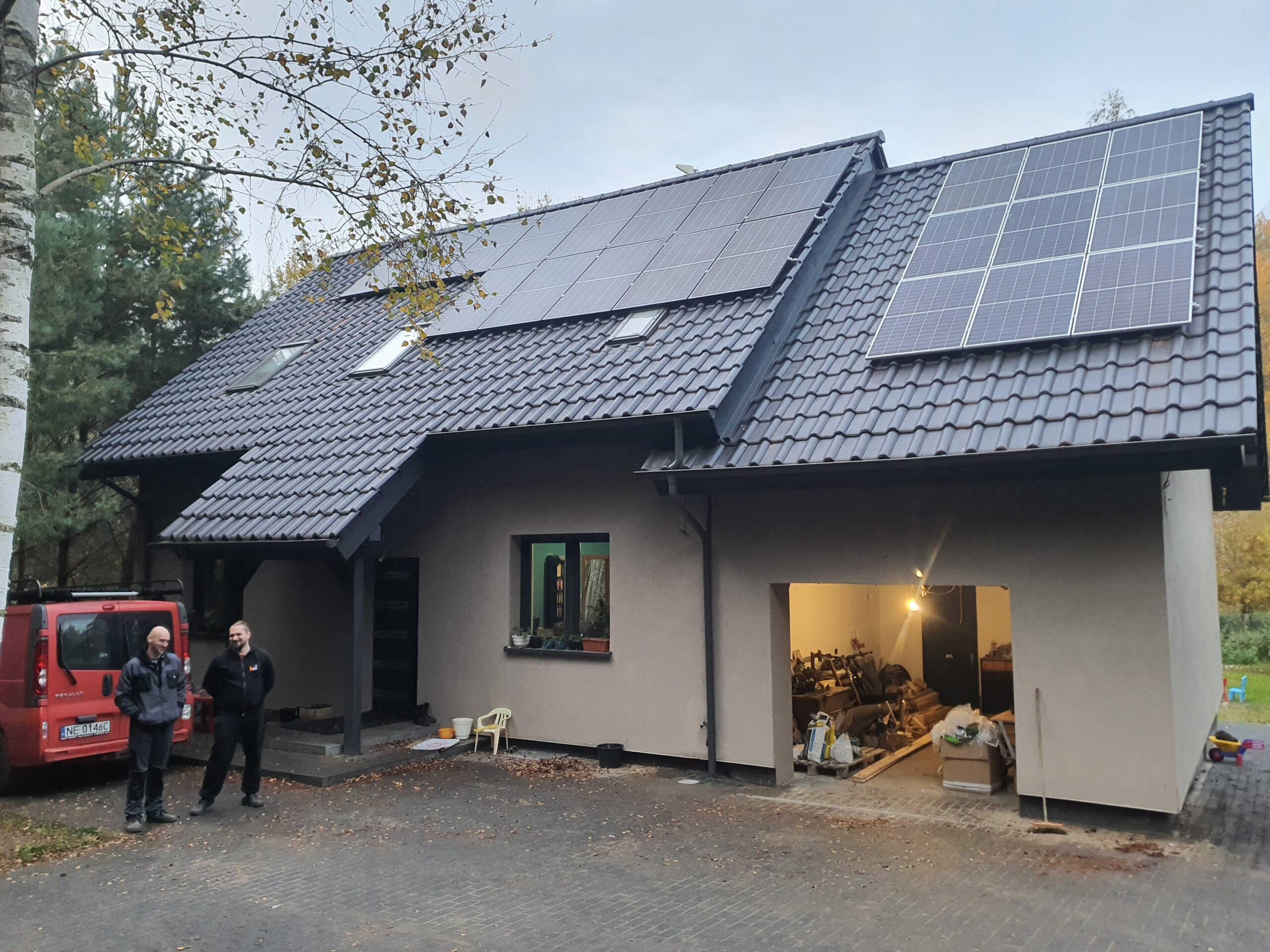 Panele PV na dachu domu i budynku gospodarczego 9,55kW